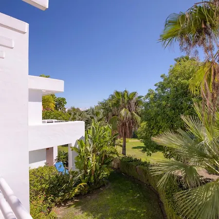 Апартаменти Alcazaba Lagoon Golf *